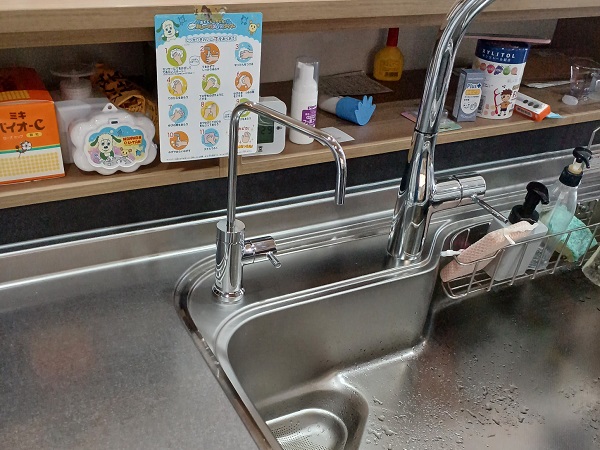 浄水を飲み比べできる専用水栓を取付ける　クリナップキッチン　KVK浄水栓後付け